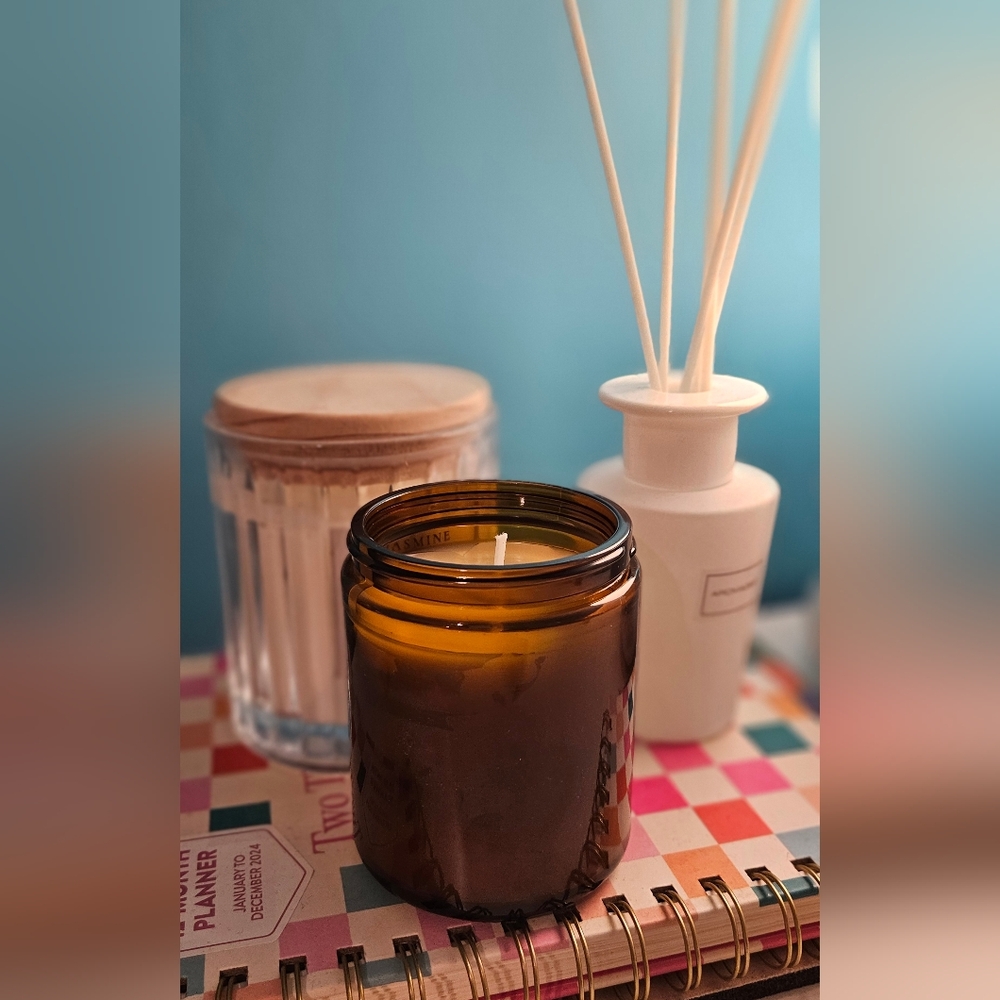 Amber Glass Rose Lemon Scented Candle - Picture 3 of 4